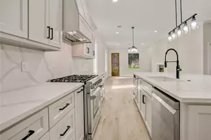 8405 Folkstone Ln, Houston, TX 77075 - Photo 12