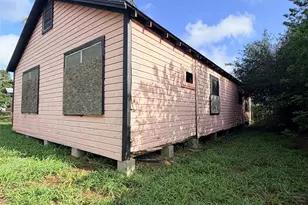 403 E Ward St, Refugio, TX 78377 - Photo 4