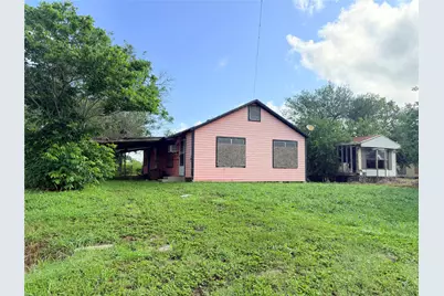 403 E Ward Street, Refugio, TX 78377 - Photo 2