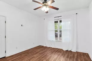 304 Epps St, Tomball, TX 77375 - Photo 18