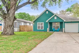 304 Epps St, Tomball, TX 77375 - Photo 2