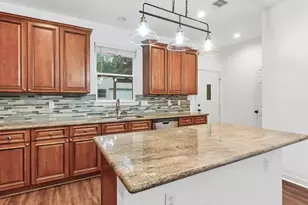 304 Epps St, Tomball, TX 77375 - Photo 16