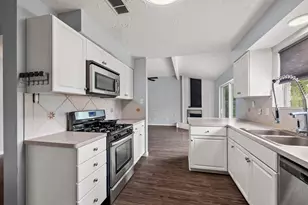 403 Buoy Rd, Houston, TX 77598 - Photo 10