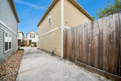 1714 Redwing Bluff Drive, Houston, TX 77009 - Photo 32