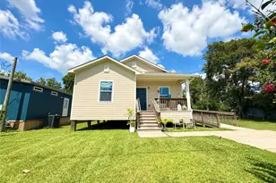 2508 Sycamore Ave, Bay City, TX 77414 - Photo 2