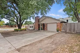 2003 Counter Point Dr, Houston, TX 77055 - Photo 2