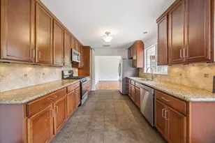 10 Pom Ct, Spring Valley, TX 77055 - Photo 16