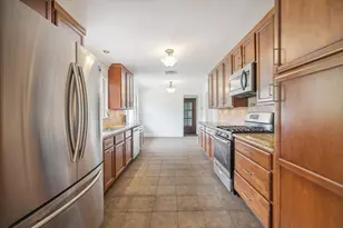 10 Pom Ct, Spring Valley, TX 77055 - Photo 12