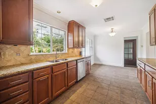 10 Pom Ct, Spring Valley, TX 77055 - Photo 14
