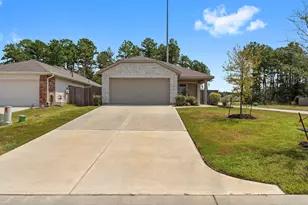 1359 Bougainvillea Dr, Conroe, TX 77301 - Photo 2