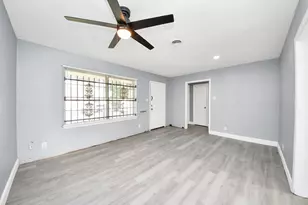 5606 Elmlawn Dr, Houston, TX 77033 - Photo 8