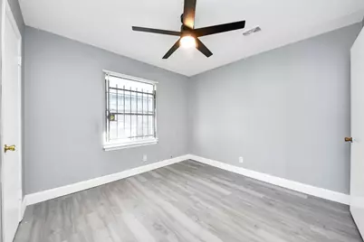 5606 Elmlawn Drive, Houston, TX 77033 - Photo 14