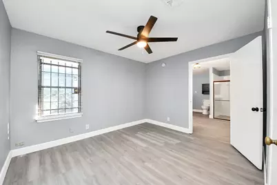 5606 Elmlawn Drive, Houston, TX 77033 - Photo 16