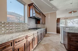 2011 Crescent Dr, La Porte, TX 77571 - Photo 12