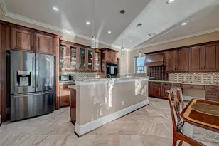 2011 Crescent Dr, La Porte, TX 77571 - Photo 10