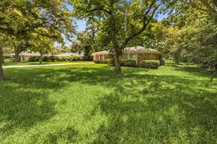 208 Garden Dr, Friendswood, TX 77546 - Photo 32