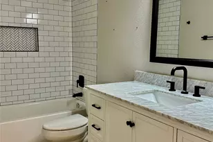 2414 Manila Ln, Houston, TX 77043 - Photo 8