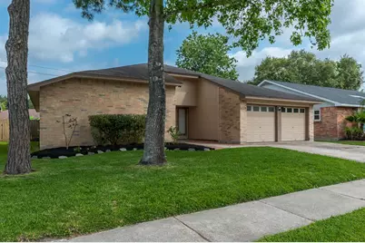 2318 Colonial Ridge Drive, Friendswood, TX 77546 - Photo 2