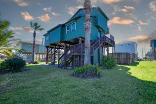 140 Ocean View Dr, Crystal Beach, TX 77650 - Photo 2