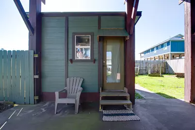 140 Ocean View Drive, Crystal Beach, TX 77650 - Photo 10