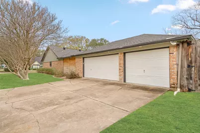 10831 Holly Springs Drive, Houston, TX 77042 - Photo 40