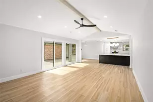 10831 Holly Springs Dr, Houston, TX 77042 - Photo 18