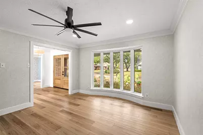 10831 Holly Springs Drive, Houston, TX 77042 - Photo 12