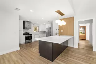 10831 Holly Springs Dr, Houston, TX 77042 - Photo 22