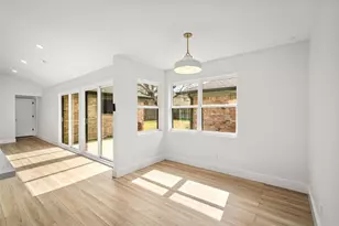 10831 Holly Springs Dr, Houston, TX 77042 - Photo 20