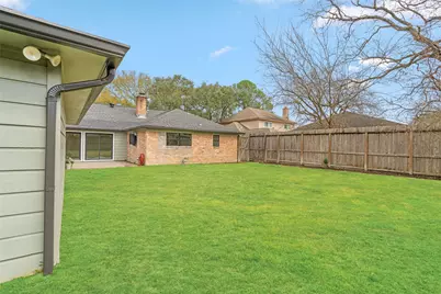 10831 Holly Springs Drive, Houston, TX 77042 - Photo 46