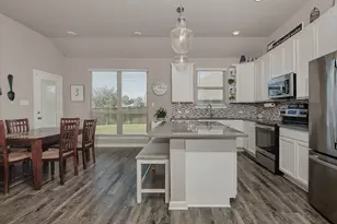 305 Brock's Ct, Montgomery, TX 77356 - Photo 6