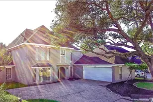 538 Longview Dr, Sugar Land, TX 77478 - Photo 2