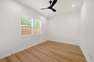 8203 Calhoun Rd, Houston, TX 77033 - Photo 20