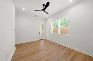 8203 Calhoun Rd, Houston, TX 77033 - Photo 18