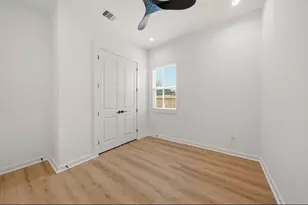 8203 Calhoun Rd, Houston, TX 77033 - Photo 22