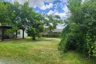 11015 Fleming Dr, Houston, TX 77013 - Photo 10