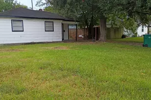 1302 Thomas Ave, Pasadena, TX 77506 - Photo 2