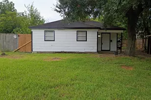1302 Thomas Ave, Pasadena, TX 77506 - Photo 1