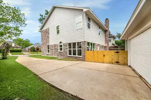 6806 Flowermound Dr, Sugar Land, TX 77479 - Photo 32