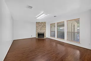 102 Lissa Ln, Sugar Land, TX 77479 - Photo 4
