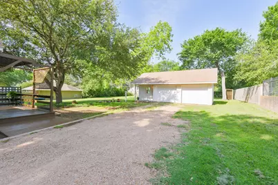 802 S Day Street, Brenham, TX 77833 - Photo 8