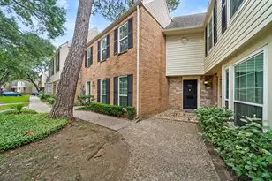 13170 Trail Hollow Dr, Houston, TX 77079 - Photo 2