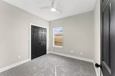 8221 Flaxman St, Houston, TX 77029 - Photo 10