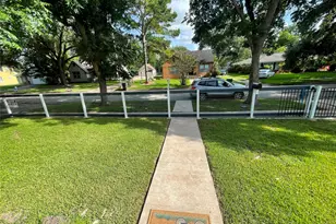 7709 Edna St, Houston, TX 77087 - Photo 2