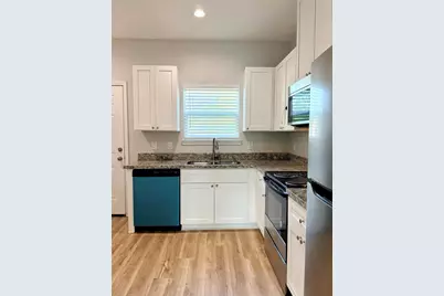 502 S Ross Sterling #B, Anahuac, TX 77514 - Photo 6
