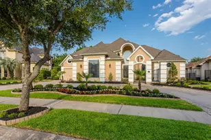 14 Lake Mist Ct, Sugar Land, TX 77479 - Photo 2
