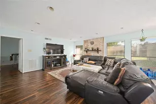 2822 Colonial Dr, Sugar Land, TX 77479 - Photo 8