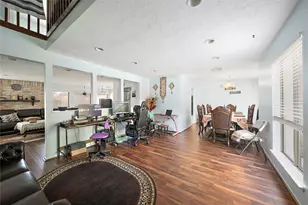 2822 Colonial Dr, Sugar Land, TX 77479 - Photo 2