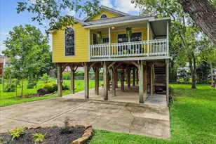 310 Lakeside Dr, Kemah, TX 77565 - Photo 2
