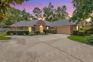 529 Stephen F Austin Dr, Conroe, TX 77302 - Photo 2